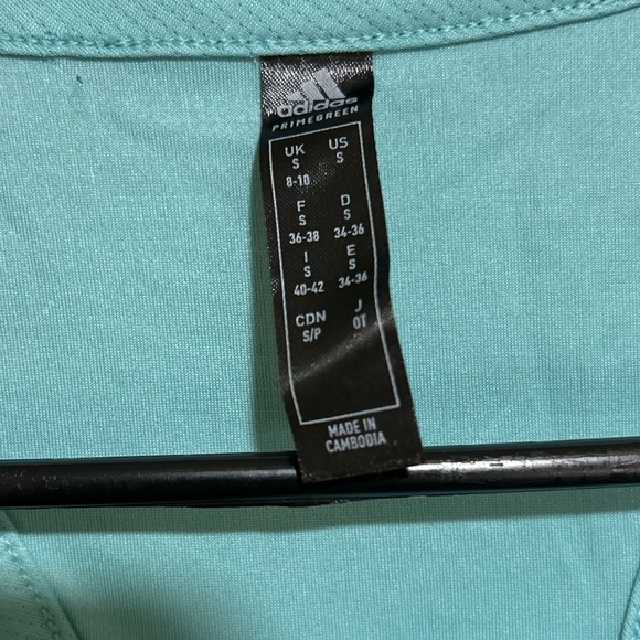 Workout top - Picture 2 of 2